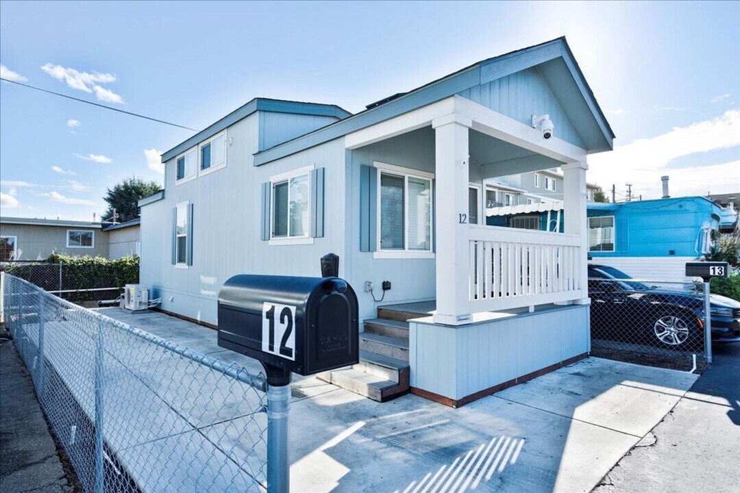 14831 Bancroft Ave-Unit -12 in San Leandro, CA - Building Photo