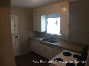 2 Bedroom 1 Bathroom Lower Level Unit Clos in Sioux Falls, SD - Building Photo - Building Photo