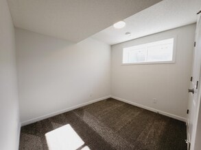5243 Edgemont Blvd NW in Edmonton, AB - Building Photo - Building Photo