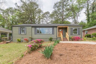 525 Rosemont Dr in Decatur, GA - Building Photo