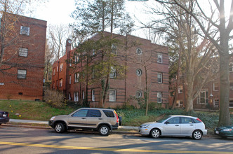 4589 Macarthur Blvd NW in Washington, DC - Building Photo - Building Photo