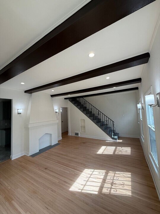 400 N Ogden Dr in Los Angeles, CA - Building Photo