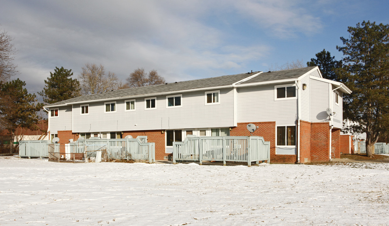 Hikone Apartments in Ann Arbor, MI - Foto de edificio