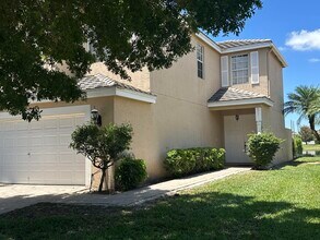 127 Lancaster Way in Royal Palm Beach, FL - Building Photo - Building Photo