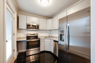 159 W 7th St, Unit 1 in Boston, MA - Foto de edificio - Building Photo