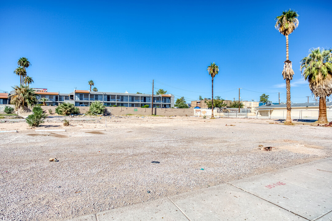 3839 E Charleston Blvd in Las Vegas, NV - Building Photo