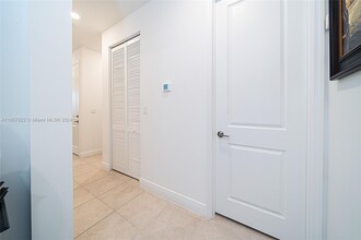 4230 Rosa Dr in Lighthouse Point, FL - Foto de edificio - Building Photo