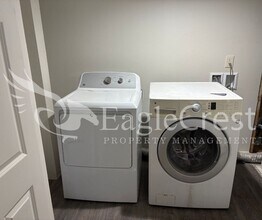 236 N College Ave in College Place, WA - Foto de edificio - Building Photo