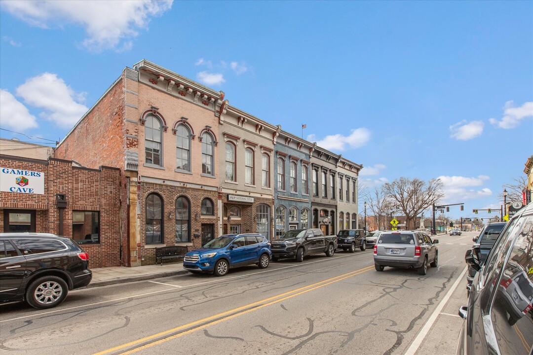 77 E Jefferson St, Unit 77 in Franklin, IN - Foto de edificio