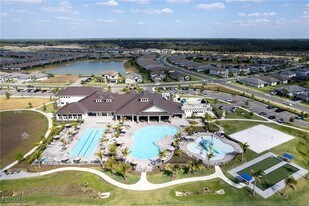 14275 Pine Lodge Ln, Unit 09109 in Ft. Myers, FL - Building Photo