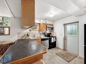 17600 Sylvester Rd SW in Seattle, WA - Building Photo - Building Photo
