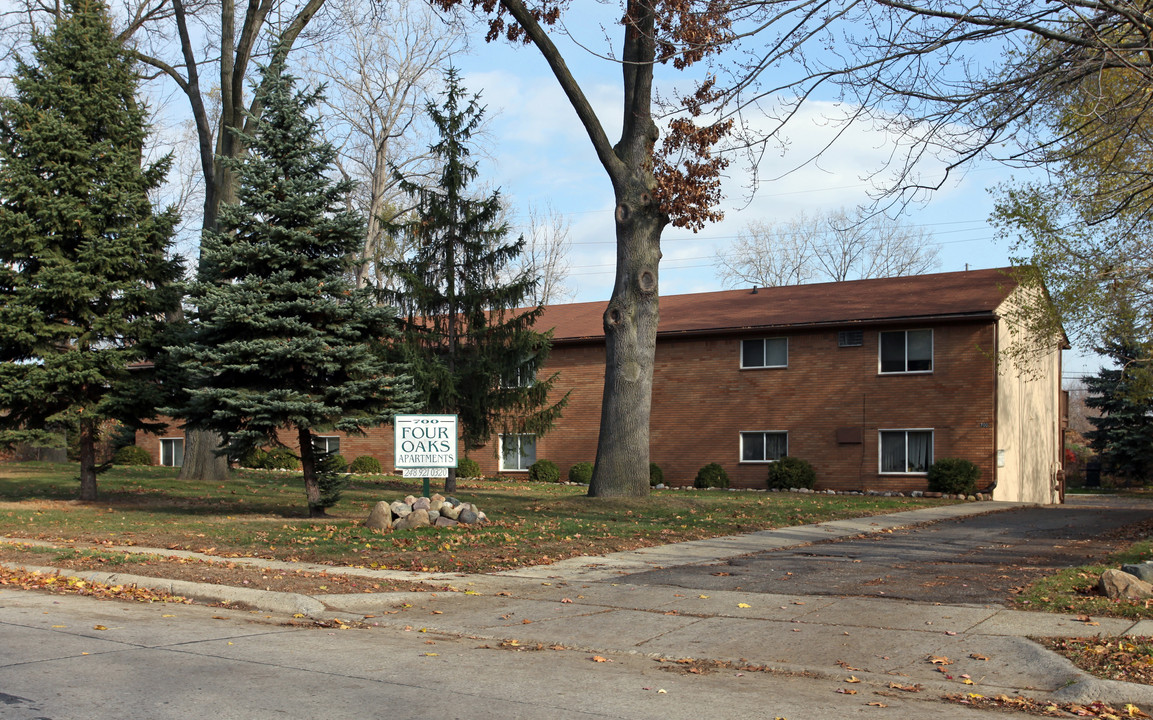 Four Oaks Apartments in Plymouth, MI - Building Photo