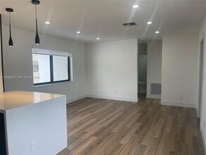 1201 N 16th Ave in Hollywood, FL - Building Photo - Building Photo