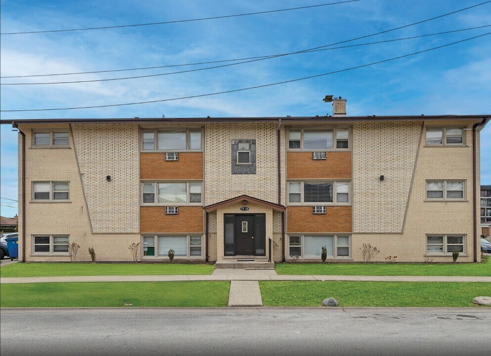 7538 W Lawrence Ave in Harwood Heights, IL - Building Photo
