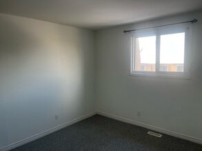 81 Eagen Dr in Kitchener, ON - Building Photo - Building Photo