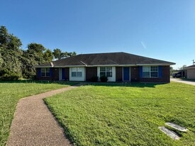 213-215 Cathy Dr in Robinson, TX - Building Photo