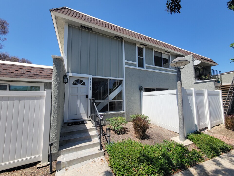 23065 Via Pimiento, Unit 23065 Via Pimiento in Mission Viejo, CA - Building Photo