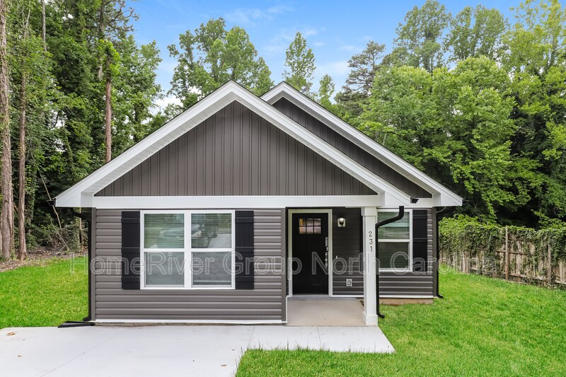 231 Willowood Dr in High Point, NC - Building Photo