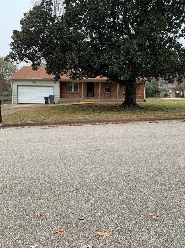 2349 Ridgeland St in Memphis, TN - Building Photo - Building Photo