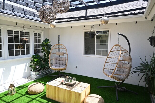 10420 Eton Ave in Los Angeles, CA - Building Photo - Building Photo