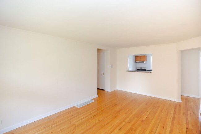 4245 W Nelson St-Unit -4245-1 in Chicago, IL - Building Photo - Building Photo