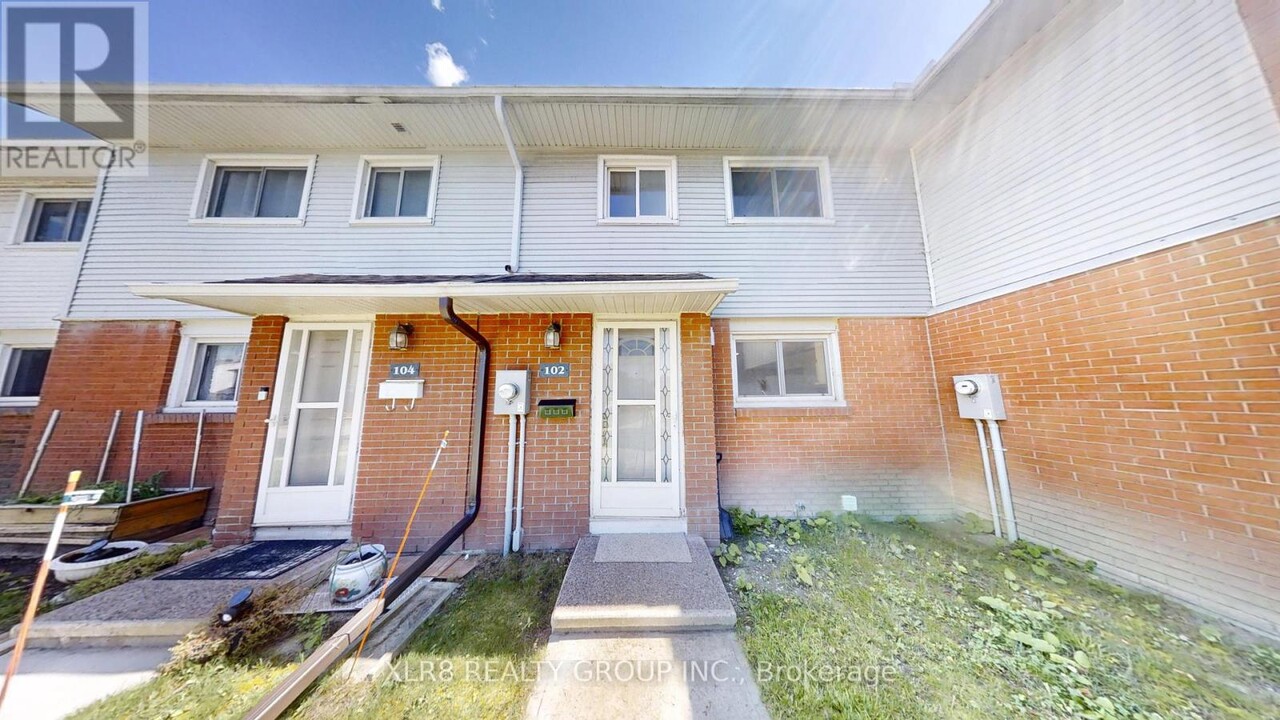 1045-1045 Morrison Dr in Ottawa, ON - Building Photo