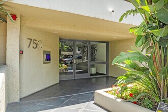 Kings Villa in West Hollywood, CA - Building Photo - Building Photo