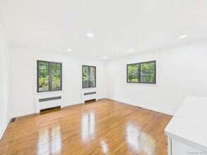 75 Lord Kitchener Rd in New Rochelle, NY - Building Photo - Building Photo