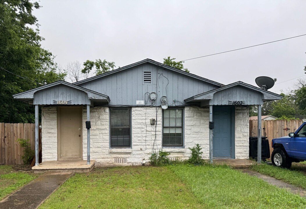 1602-1604 N Park St in Killeen, TX - Building Photo