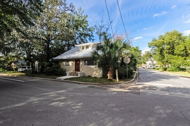 402 NW 3rd Ave in Gainesville, FL - Foto de edificio - Building Photo