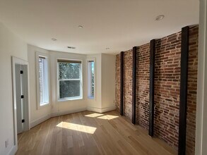 211 Florida Ave NW, Unit 3 in Washington, DC - Foto de edificio - Building Photo