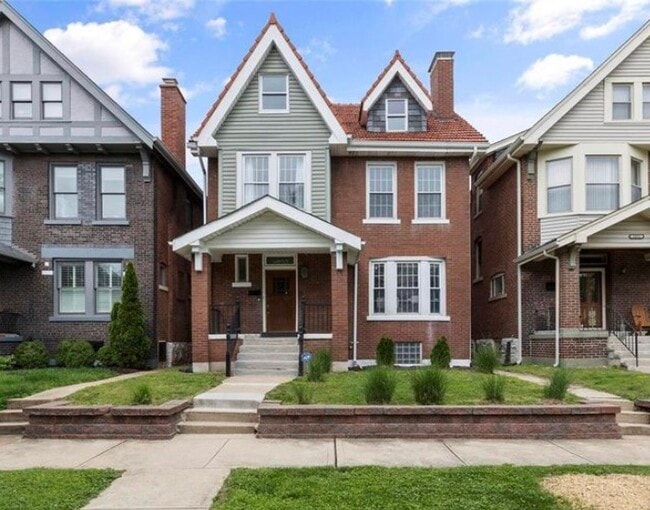 5855 De Giverville Ave in St. Louis, MO - Building Photo - Building Photo