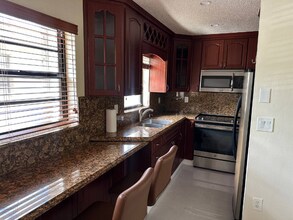 2550 W 60th St in Hialeah, FL - Building Photo - Building Photo