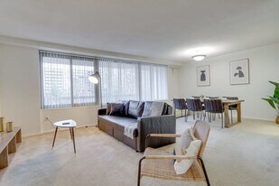 1600 S Eads St in Arlington, VA - Building Photo