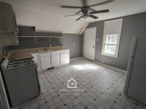 1506 Walnut St, Unit 2 in Anderson, IN - Foto de edificio - Building Photo