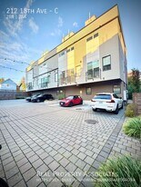 212 18th Ave in Seattle, WA - Building Photo