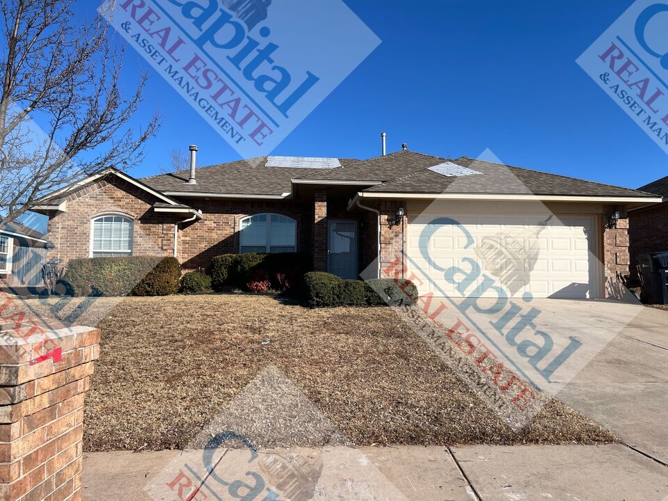 8012 Breezewood Dr in Oklahoma City, OK - Building Photo