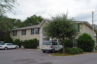 Redwood Apartments in Niceville, FL - Foto de edificio - Building Photo