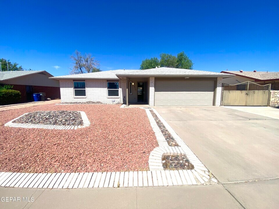 3217 Tomahawk St in El Paso, TX - Building Photo
