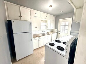 463 Bryn Mawr Dr in San Antonio, TX - Foto de edificio - Building Photo