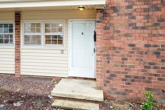 718 Shawnee Dr in Burlington, NC - Building Photo - Building Photo