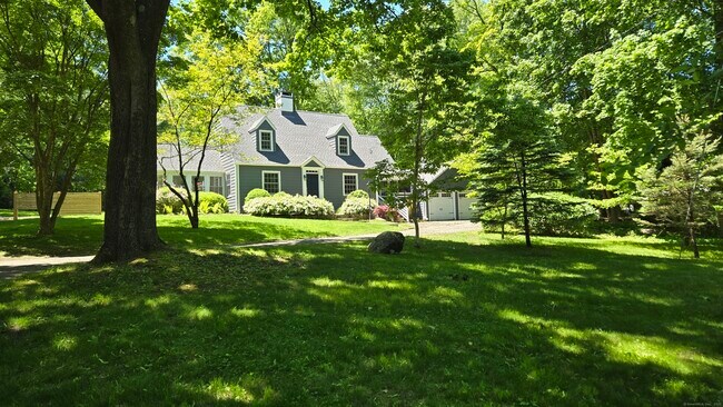287 Georgetown Rd in Weston, CT - Building Photo - Building Photo