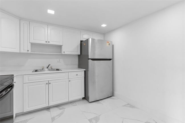 4164 Inverrary Dr, Unit 412 in Lauderhill, FL - Building Photo - Building Photo
