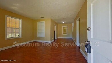 1162 Lake Forest Blvd in Jacksonville, FL - Building Photo - Building Photo