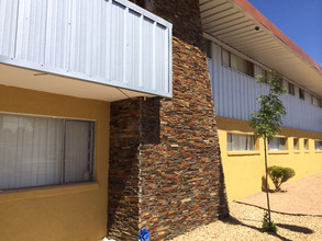 Cornerstone Apartments in Albuquerque, NM - Building Photo - Building Photo