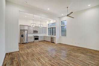 732 W 22nd St, Unit A in Houston, TX - Building Photo - Building Photo