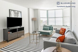 2 Townsend St in San Francisco, CA - Building Photo - Building Photo