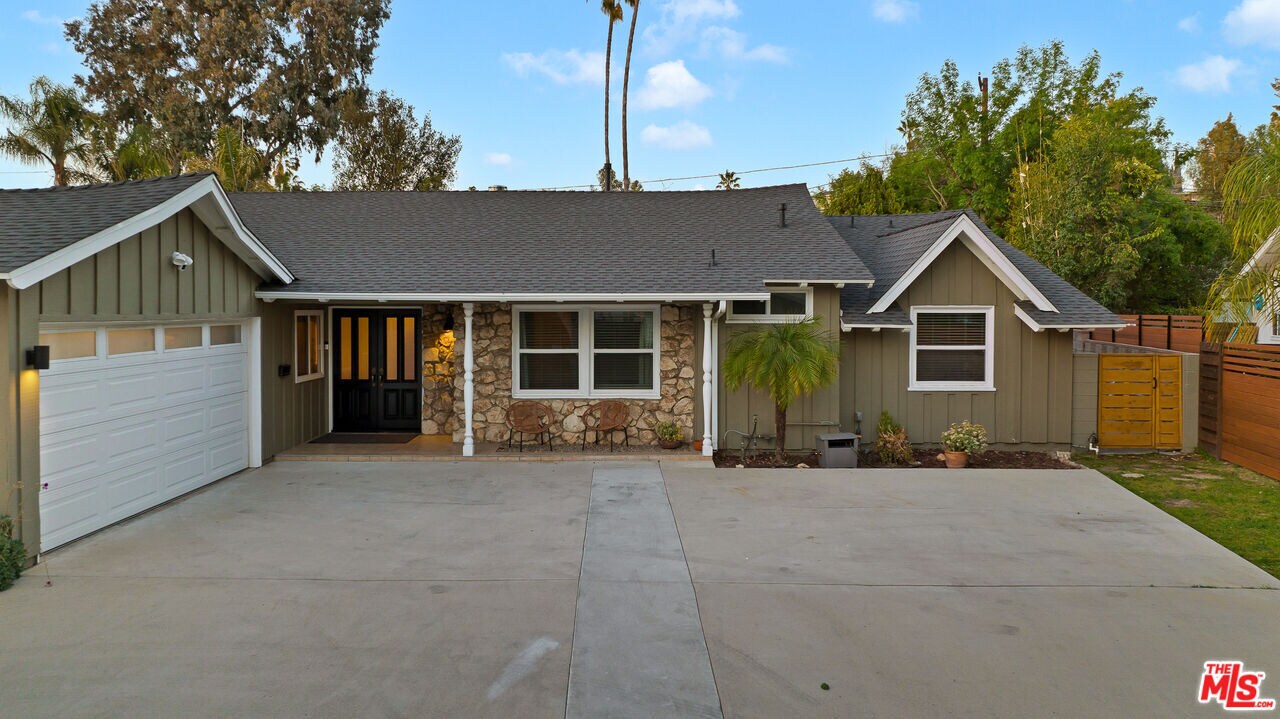 23027 Gainford St in Los Angeles, CA - Building Photo