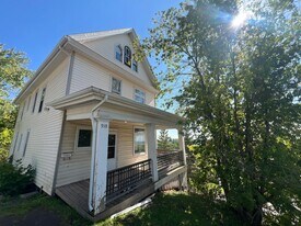 910 N 22nd Ave W in Duluth, MN - Building Photo