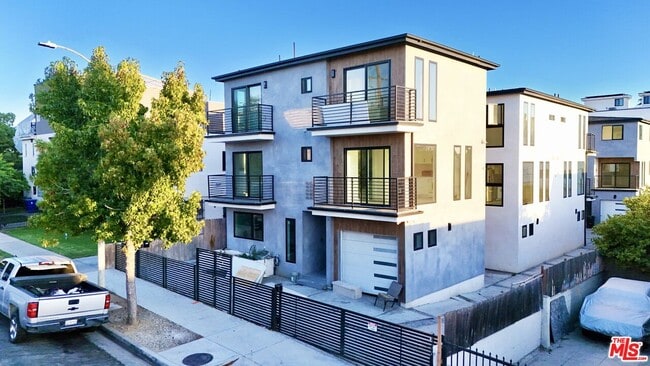 4642 St Elmo Dr in Los Angeles, CA - Building Photo - Building Photo